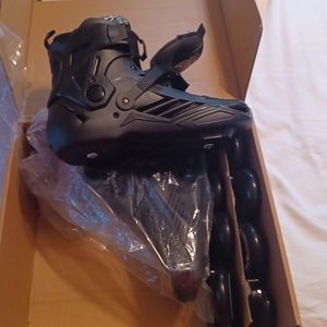 Mens/Women's in-lins skates. Black Sz 8-men Sz 9-women